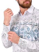Camisa Vaquera Mariscal con estampado en Corte Americano - Camisa vaquera de manga larga para hombre con diseño estampado, corte americano, 97% poliéster 3% elastano, imagen 7