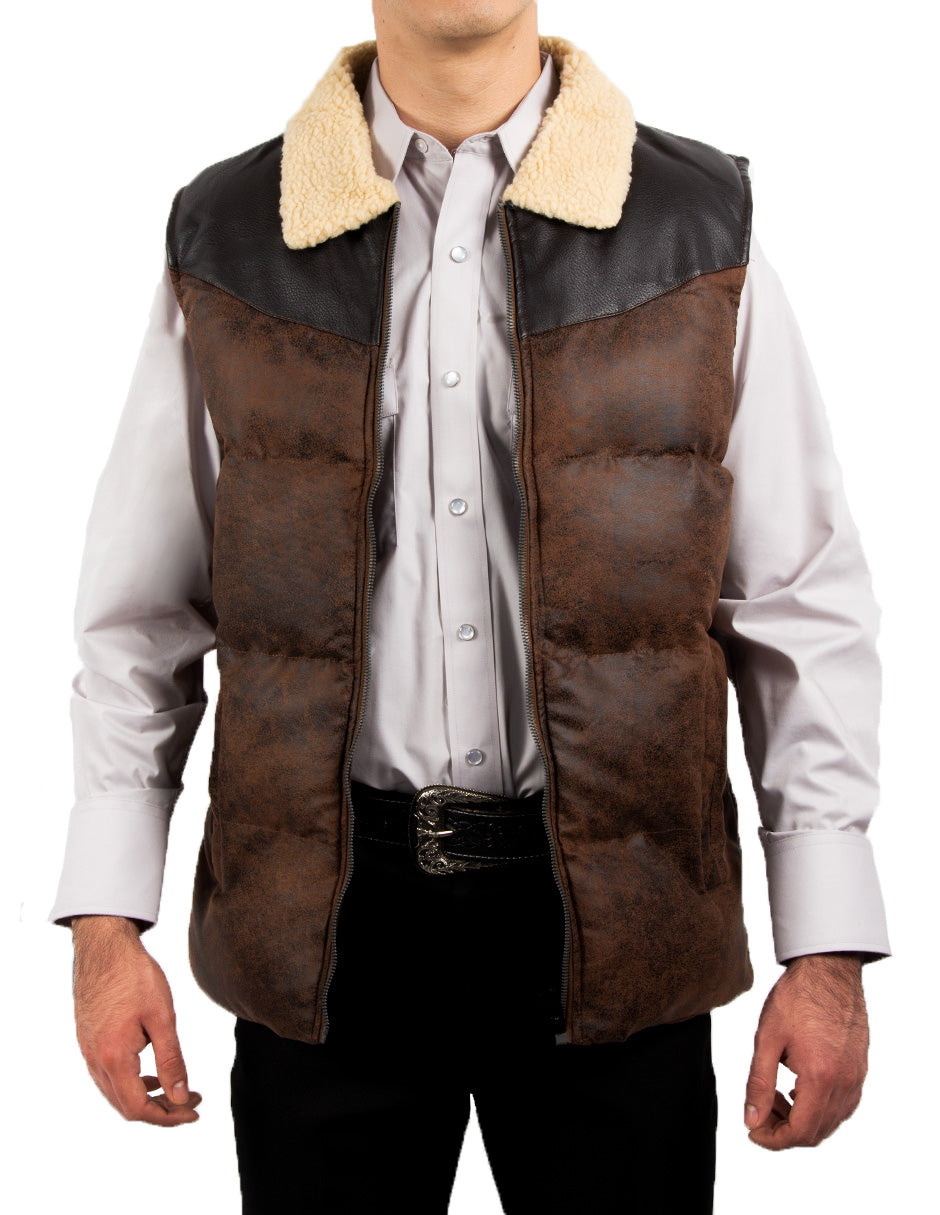 Old West - Los chalecos de piel cafés son un complemento perfecto para tu  estilo vaquero. Para combinar un chaleco así y crear un aspecto ideal, es  recomendable vestir con jeans y
